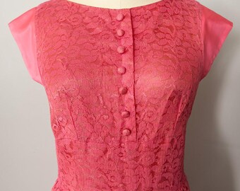 Vestido de día de encaje rosa sandía con detalles de satén - VENTA FINAL