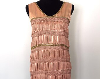 Vestido vintage rosa con flecos