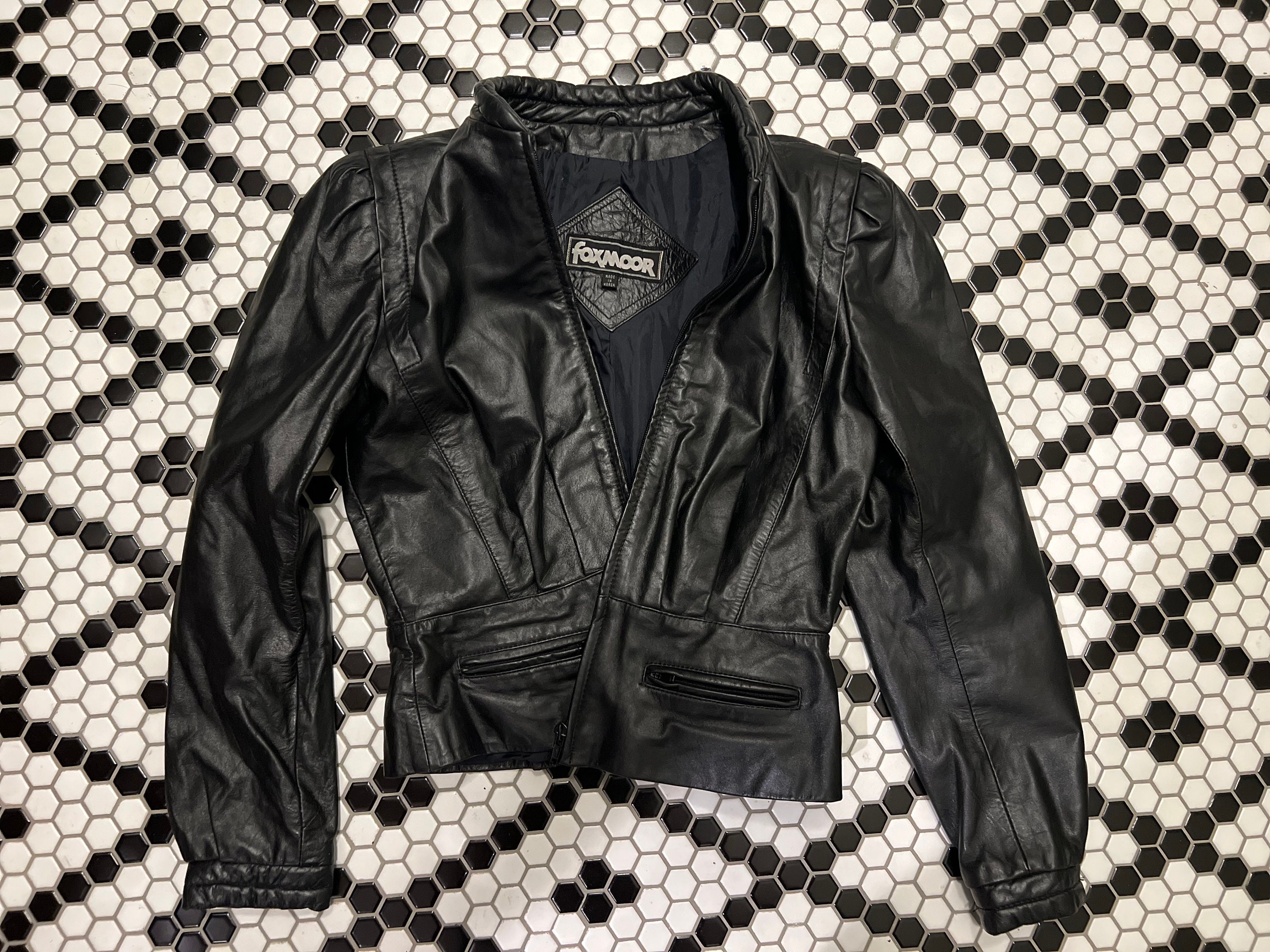 80s Women's Black Leather Jacket With Puffed Sleeves, Cinched Waist, Zip Pockets by Foxmoor. Size 9-10 - Etsy 80s Women's Black Leather Jacket With Puffed Sleeves, Cinched Waist, Zip Pockets by Foxmoor. Size 9-10 - Etsy