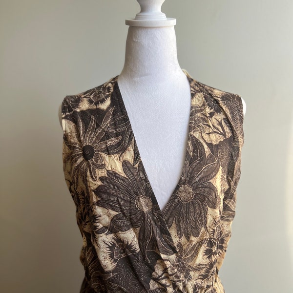 Vintage 1970s Deep V Neck Brown and Cream Floral A Line Batik Dress. Women’s small.