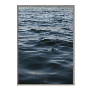 fötter i VATTNET - A3 konsttryck - Poster bild 3