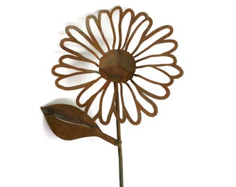 Rusty Metal Daisy Flower Stake Yard Art 23 Inches Tall for Outdoors