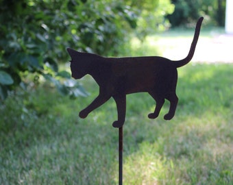 Cat Metal Garden Stake 9 to 15 Inches Wide on Stake