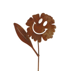 Waving Daisy Smiley Face Metal Garden Stake 20 Inches Tall Rusted Steel