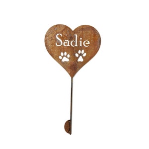 Natural rust is the color. This heart stake has the name Sadie on it with 2 paw prints below the name.
