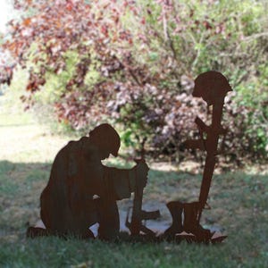 Metal Praying Soldier Memorial Yard Art - Military Grave Decoration
