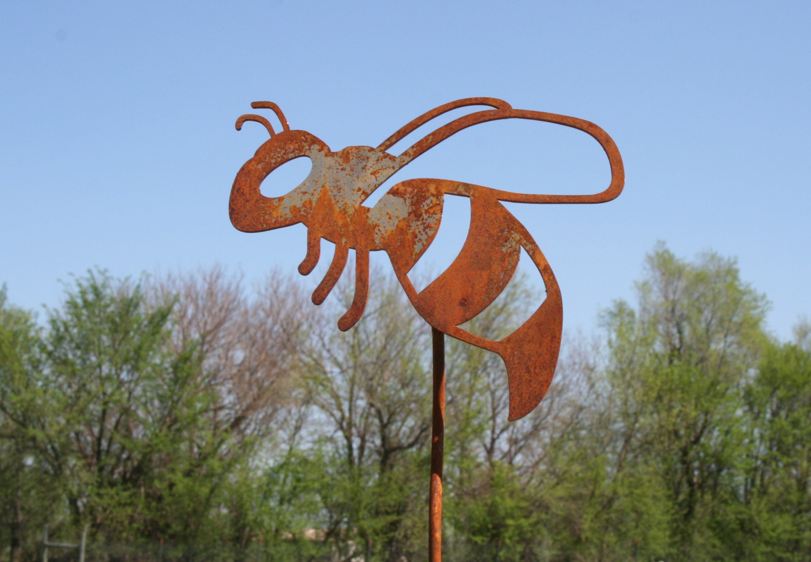 Metal Bee Garden Stake, bee yard stake, buzzing flying bee stake, be