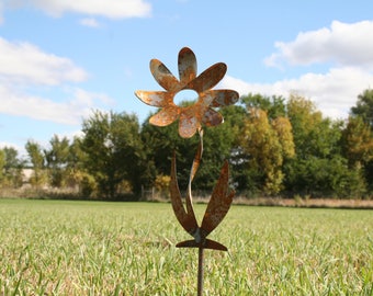 Metal 3D Twisted Flower Stake 9.5" Tall