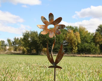 Metal 3D Flower Stake Twisted 9.5" tall