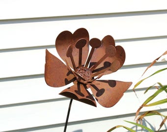 Metal Flower Stake Garden Art 30 Inches Tall