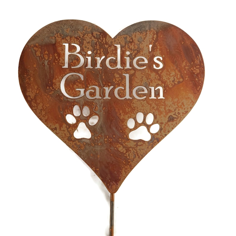 Birdie's Garden with 2 paw prints below the name. Natural rust for the color.