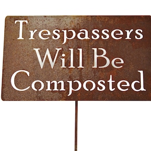Hafhue Gartenflagge "Trespassers Will Be Composted" - Doppelseitig, Wetterfest, 30.5 X 45.7 Cm