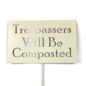 Hafhue Gartenflagge "Trespassers Will Be Composted" - Doppelseitig, Wetterfest, 30.5 X 45.7 Cm