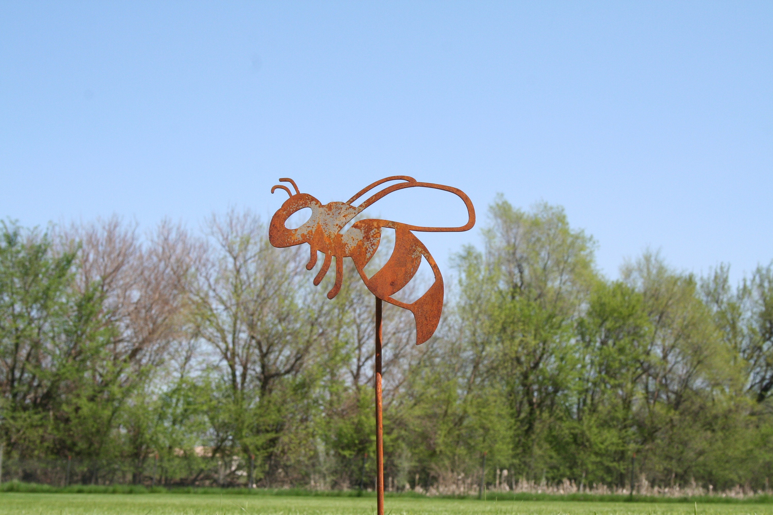 Metal Bee Garden Stake, bee yard stake, buzzing flying bee stake, be
