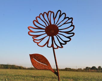 Metal Daisy Flower Stake 23 to 30 Inches Tall