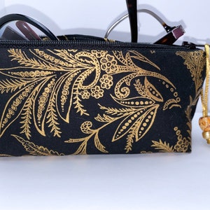 Elegant Metallic Gold Eyeglasses Case for Spectacles and Sunglasses