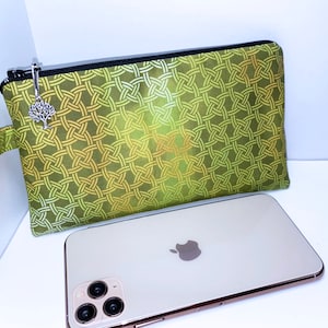 Luxe Green Women&#39;s Well Padded Zipper Wristlet Pouch, Cell Phone Pouch