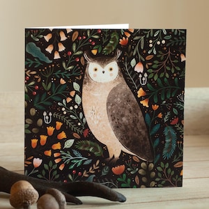 Tarjeta de Búho Real - Tarjeta de felicitación botánica, animal del bosque, tarjeta de cumpleaños de pájaro, arte floral, ilustración de setas del bosque, ilustración nocturna