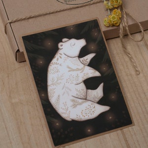 Tarjeta de oso - Tarjeta de felicitación de bosque Postal de regalo Oso durmiente bosque mágico cuento de hadas obra de arte animales polar oso grizzly tatuaje floral vivero