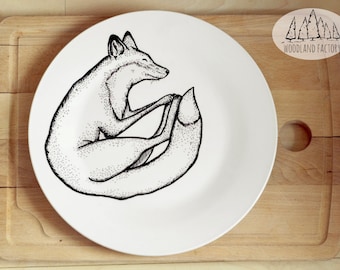 Sleeping Fox Plate - Decoratieve handgeschilderde geïllustreerde eigenzinnige wilde dier schattige schotel bos bossen fauna presenteren cadeau diner vossen handgemaakt