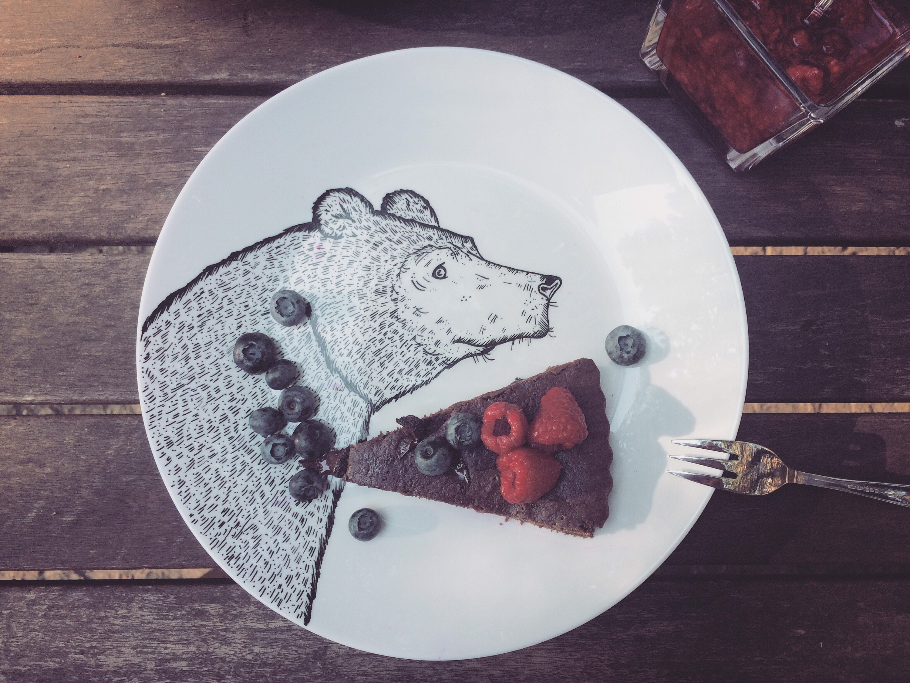 クマのセラミックプレート - 手描きの装飾皿、森の動物柄磁器、ホーム