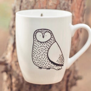Taza de búho - taza pintada a mano pájaro peculiar bosque animal salvaje divertido lindo plato funky búhos bosque bosques fauna presente dibujos animados cocina regalo pájaros