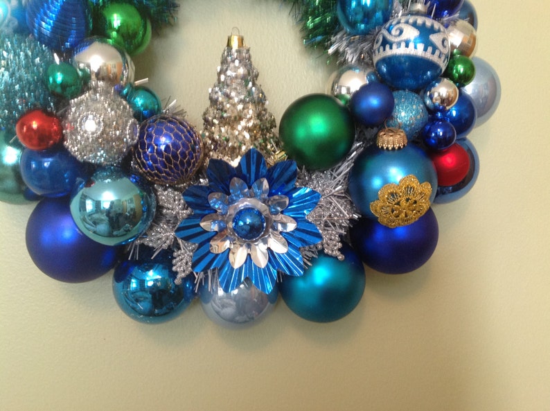 vintage mid mod Christmas ornament wreath blue RETRO kitsch