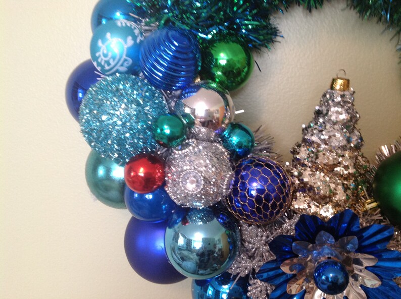 vintage mid mod Christmas ornament wreath blue RETRO kitsch