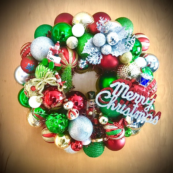 Waywardvisionstudio ornament wreath. Retro, mid century Christmas, fun, kitschy, MCM decor