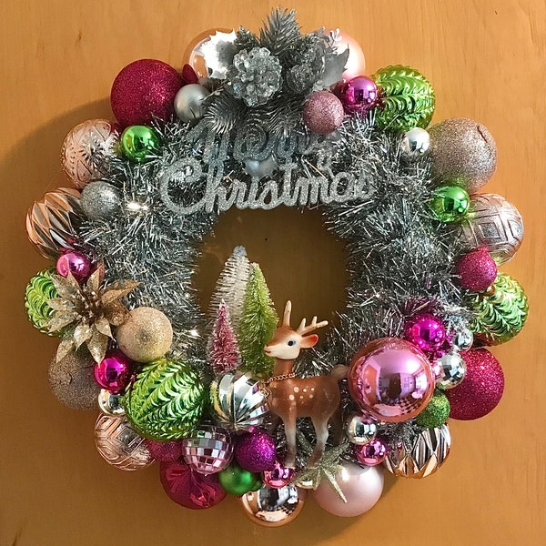Waywardvisionstudio Christmas ornament wreath.  Retro, vintage, kitschy MCM