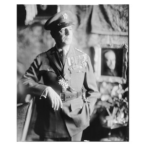 General Douglas MacArthur - Vintage Historical Print