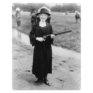 Annie Oakley - 1922 - Vintage Historical Photo