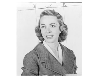 Dr. Joyce Brothers - 1957 - Vintage Historical Photo