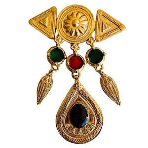 Broche colgante con cabujón de esmalte dorado de estilo etrusco bizantino de gran tamaño, estilo egipcio de alta costura, estilo de pasarela