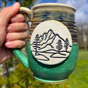 Taza de montaña de cerámica / Taza de cerámica hecha a mano / Taza de café con escena de montaña / Taza de naturaleza / Taza de aire libre / Taza de café de cerámica / Taza de cerámica