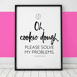 Pode incluir: Citação imprimível em preto e branco com um gráfico de biscoito. A citação diz "Oh, massa de biscoito, por favor, resolva meus problemas." - The Mindy Project.