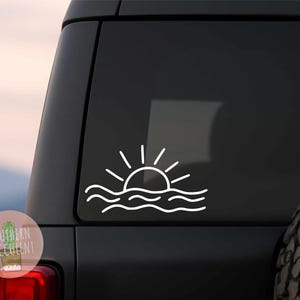 Vinilo decorativo de sol y olas - Pegatina de vinilo estilo boho playero - Vinilo minimalista para coche - Ola costera - Estética de playa y océano - Vinilo sencillo para coche - Luz del sol imagen 2