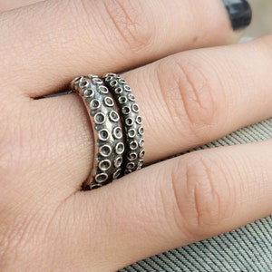 Bague tentacule pieuvre en argent oxydé bague bohème marine réglable bague steampunk rocker bijoux cadeau pour elle ou lui - FRI005