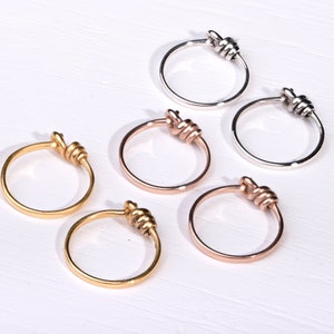ゴールドフープイヤリング 小さな小さなゴールドメッキシルバーフーギーイヤリング スターリングシルバー ボヘミアンモダンジュエリー 小さなミニマリストの上品なフープ - MHP007