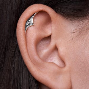 Gothic Hidden Helix Örhänge • Brosk Helix Piercing 18G 16G • Mörkt Silver Smycken • Gotiska Smycken Punk Tatuering Medeltida Örhänge • CRT021 B bild 8