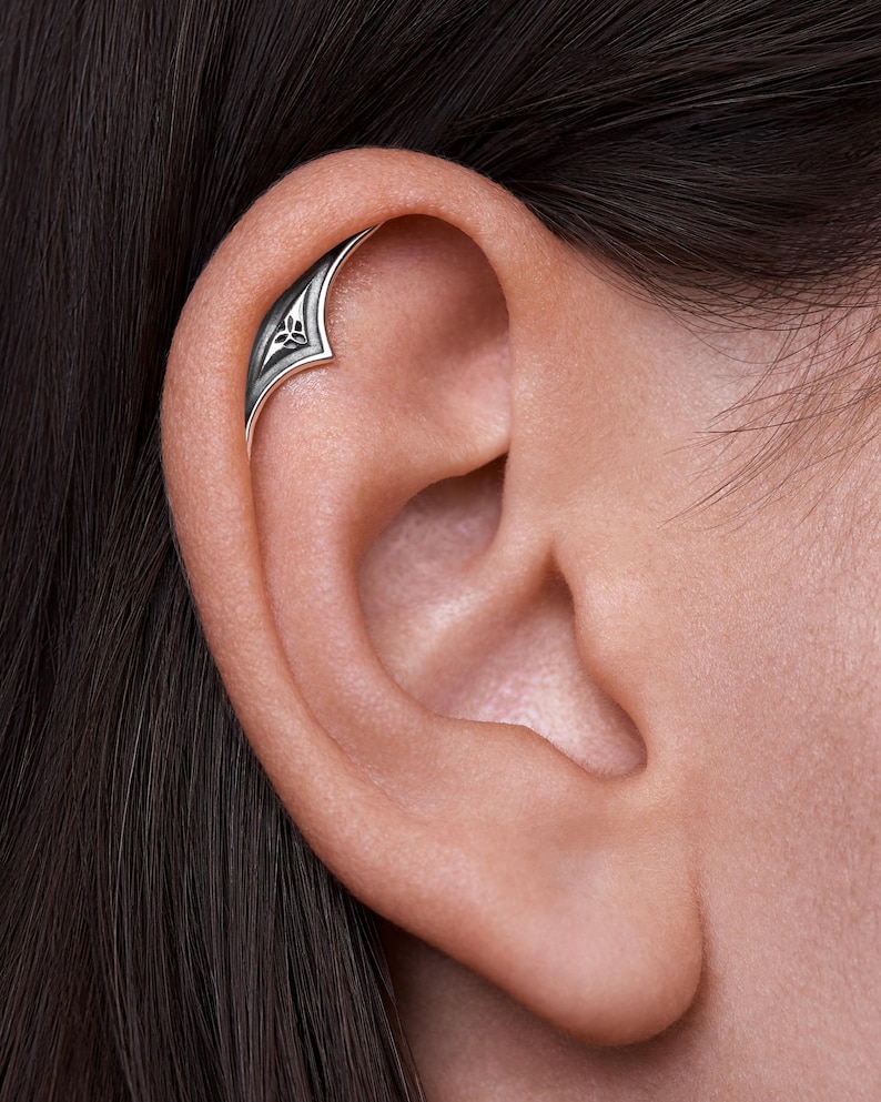 Gothic Hidden Helix Örhänge • Brosk Helix Piercing 18G 16G • Mörkt Silver Smycken • Gotiska Smycken Punk Tatuering Medeltida Örhänge • CRT021 B bild 8