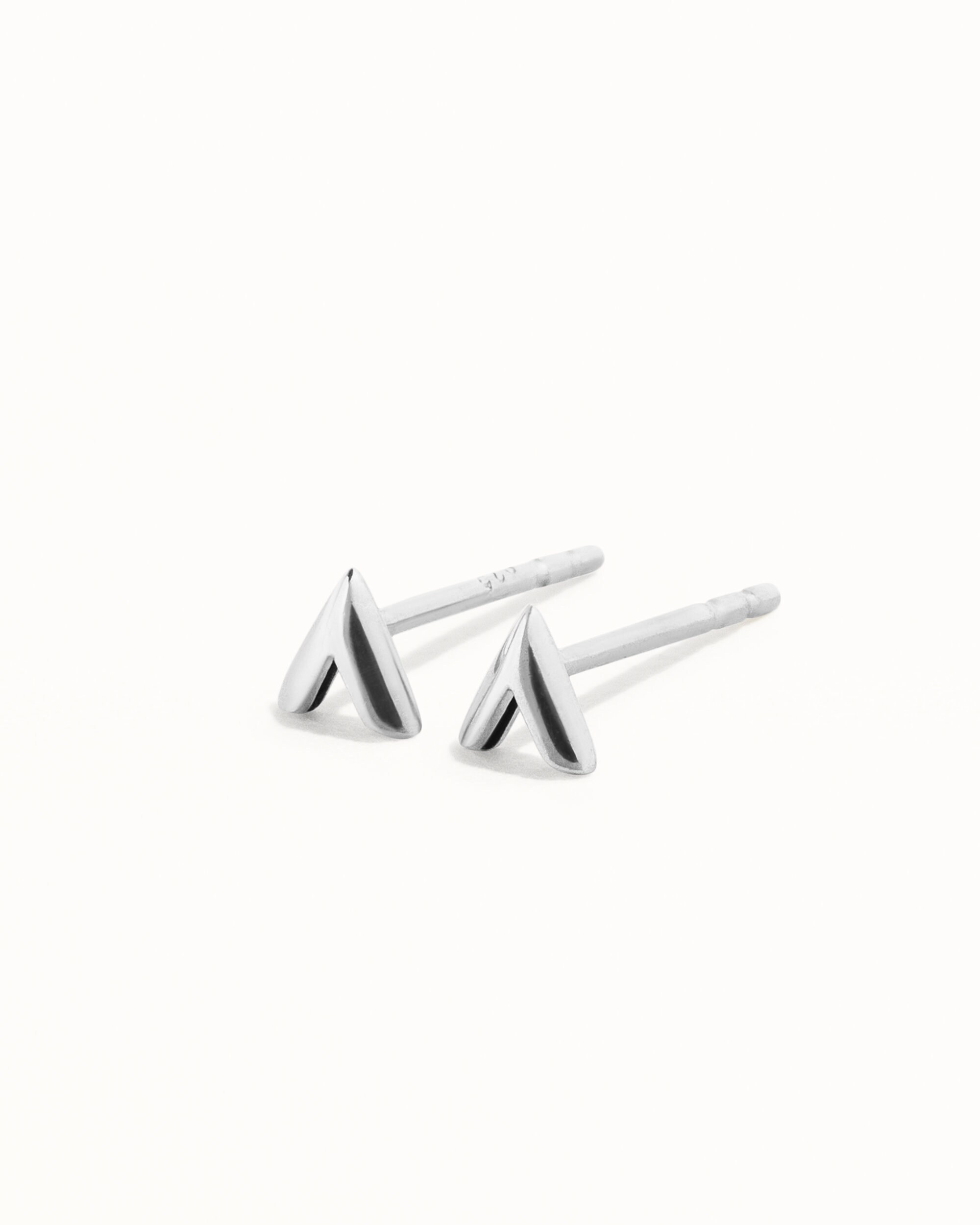 Triangle Arrow Arrowhead Stud Earrings Silver & Gold Minimalist Geometric Earrings Dainty Tiny Stud Earrings - CST015