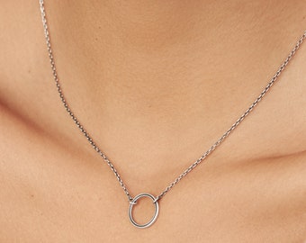 Collana con pendente Karma a doppia unità in argento sterling - Anelli Halo da 10 mm x 1 mm - Catena portacavi - Italia Collana con pendente Karma a doppia unità in argento sterling - Anelli Halo da 10 mm x 1 mm - Catena portacavi - Italia