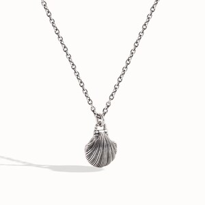 Collana di perle Collana di conchiglie d'argento fatta a mano Collana di perle in ostrica con ciondolo nautico oceanico Collana in argento regalo per lei FPE036 immagine 3