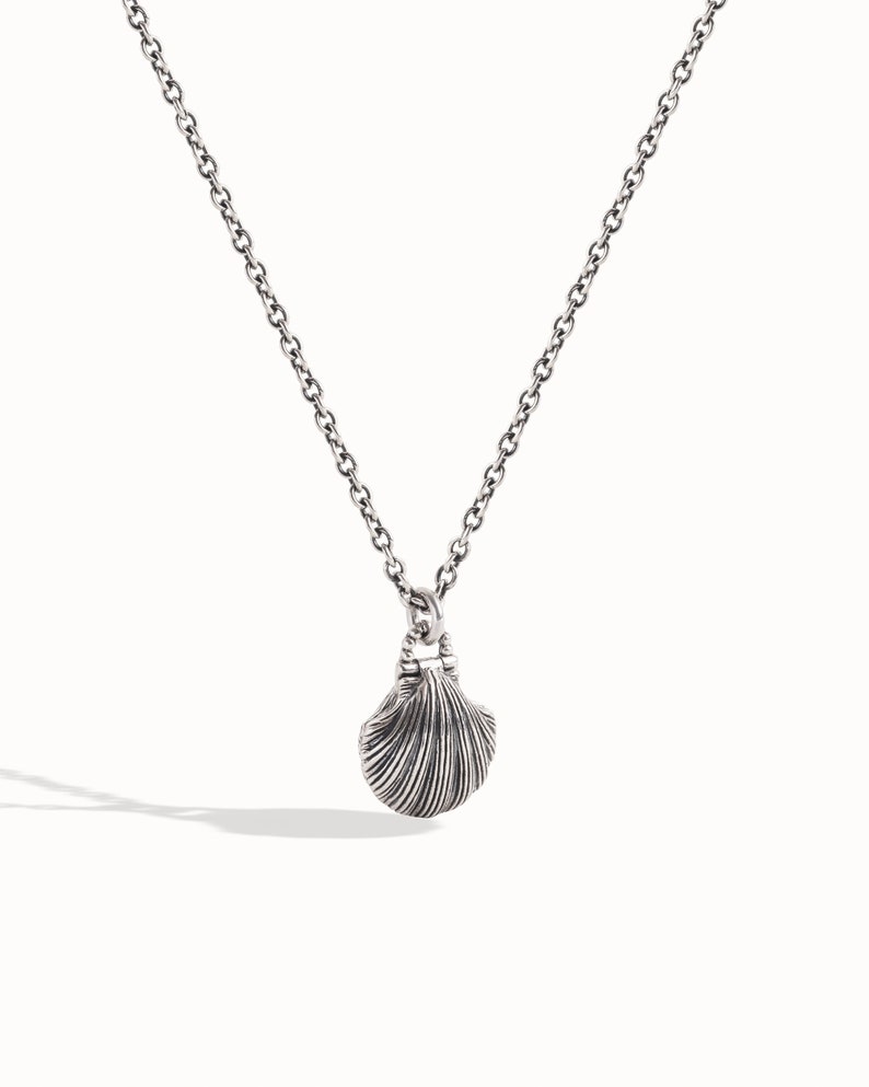 Collana di perle Collana di conchiglie d'argento fatta a mano Collana di perle in ostrica con ciondolo nautico oceanico Collana in argento regalo per lei FPE036 immagine 3