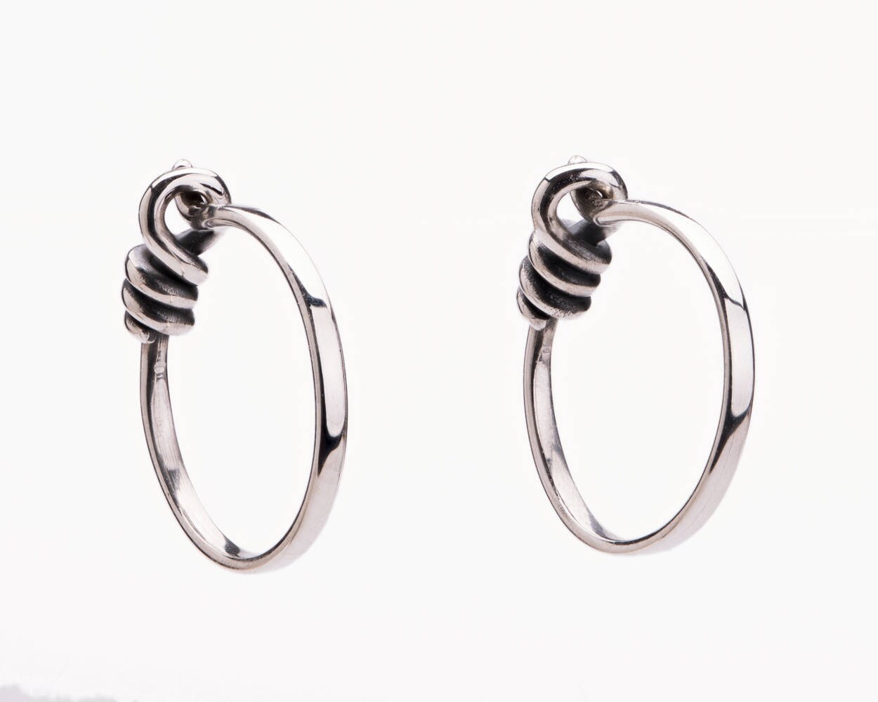 【mini】careering501／シルバー Tiny Zirconia Hoop Earrings Silver Charm Huggie Earrings