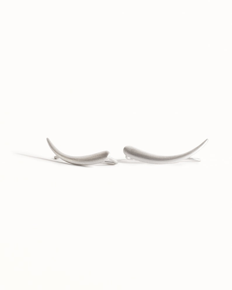 Boucles d'oreilles en argent sterling minimaliste en forme de grimpeur d'oreilles, croissant de lune, bijoux célestes, veste d'oreille, bijoux modernes FES007 Silver Matte 925