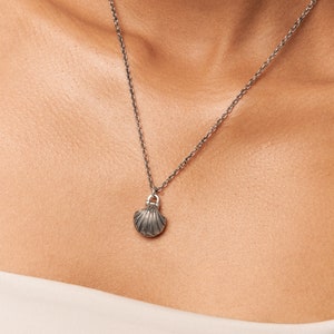 Collana di perle Collana di conchiglie d'argento fatta a mano Collana di perle in ostrica con ciondolo nautico oceanico Collana in argento regalo per lei FPE036 immagine 4