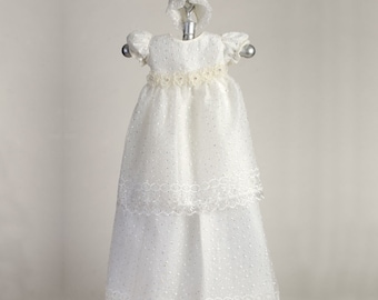 SALDI - Elegante abito da battesimo in pizzo chantilly di famiglia, abito da battesimo per bambina con cuffia, completo fatto a mano color avorio