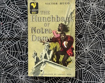 The Hunchback Of Notre Dame (Paperback Novel by Victor Hugo)